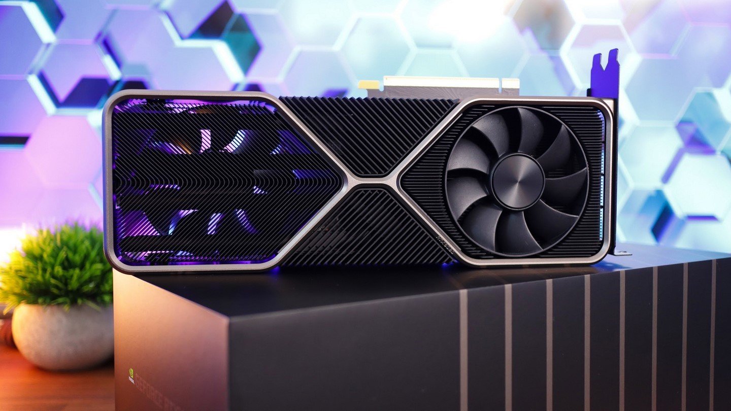 Появилось первое фото видеокарты GeForce RTX 3090 Ti