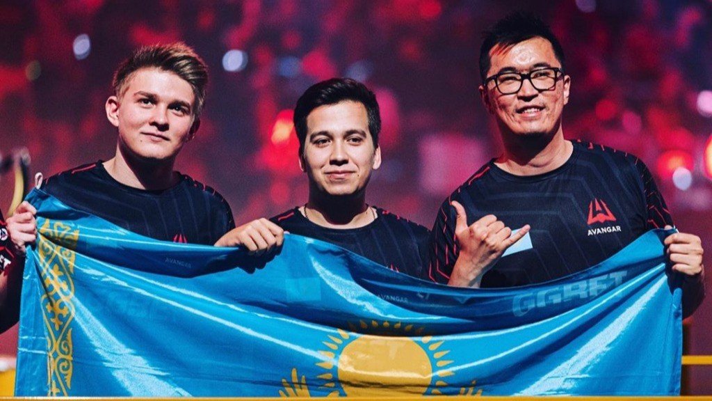 Самый популярный киберспортсмен Казахстана просит сидеть дома