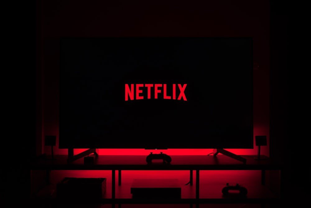 Netflix больше нельзя скачать на Android и iOS в России