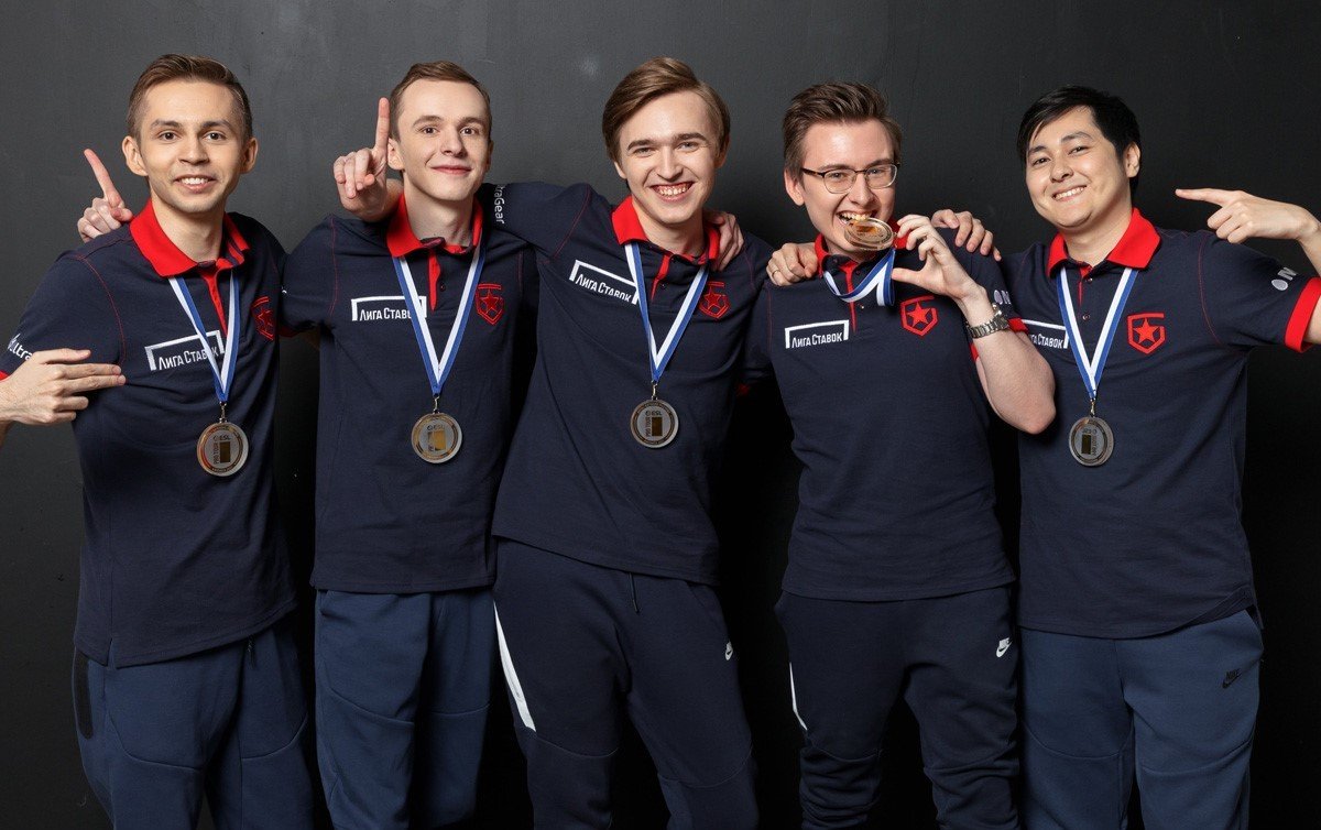 Жаркое дерби  прогноз на матч Players и Astralis на PGL RMR B