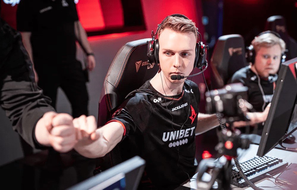 Явного фаворита нет  прогноз на матч Astralis и NiP на BLAST Premier 2022