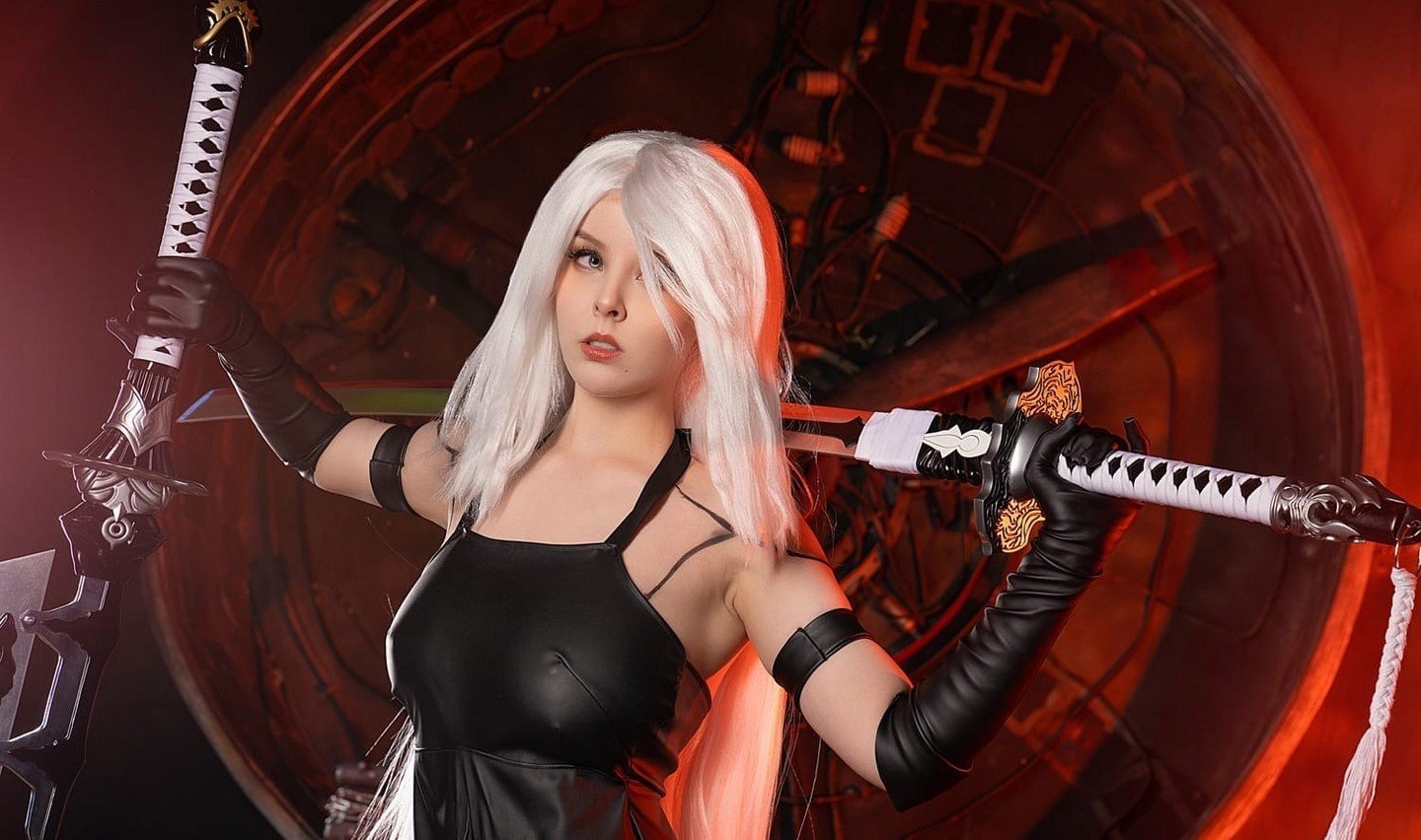 Представлена фигурка А2 из NieR с которой можно снять трусики и лифчик