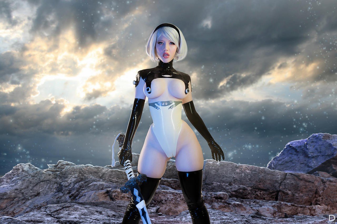 Косплей Лада Люмос в роли сексуальной 2B из NieR Automata без лифчика