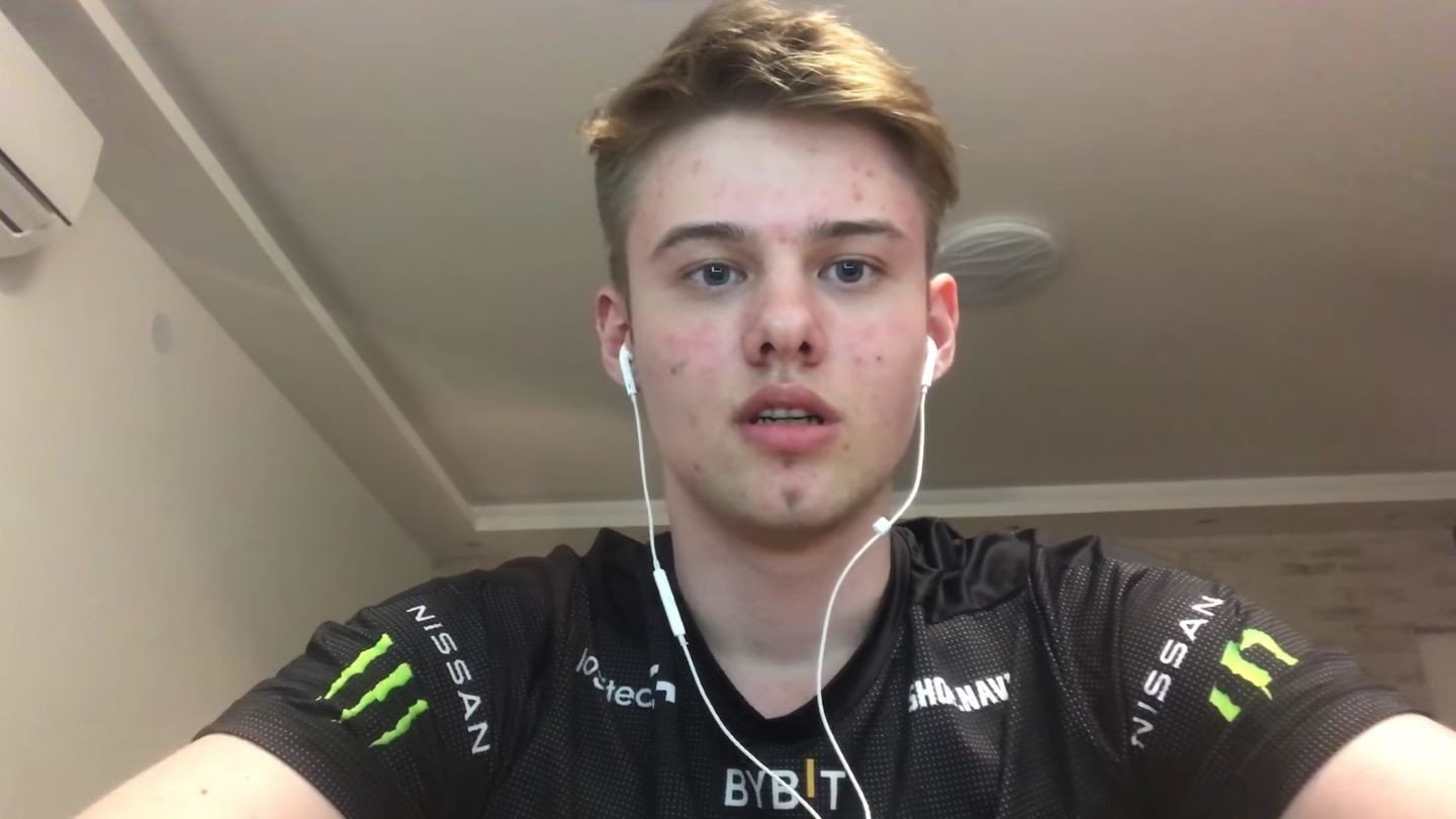 Киберспортсмен случайно показал на стриме новый состав NAVI по Dota 2