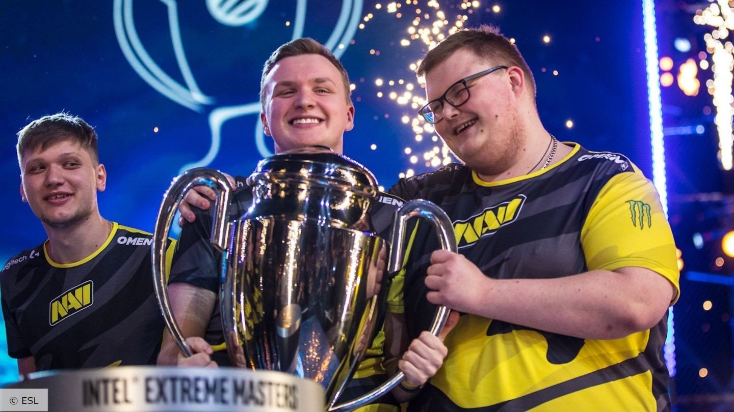 Бумыч Бустер и Дося сразятся за 10 млн рублей на медиатурнире по CSGO