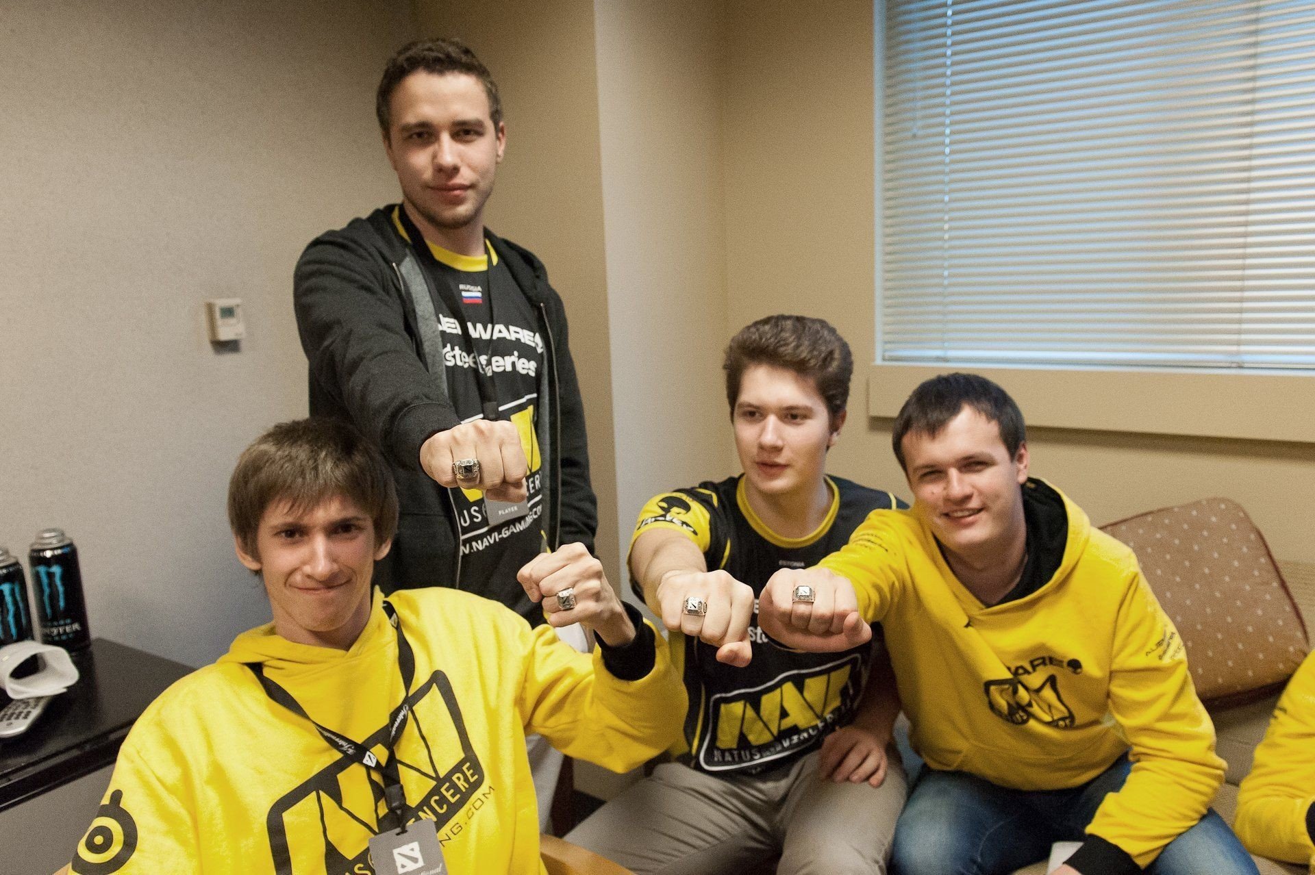 Легендарные составы Natus Vincere и Alliance сыграют на Midas Mode 20