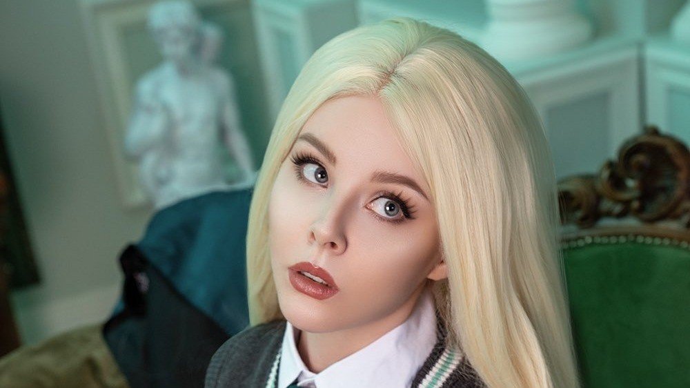 Косплей россиянка Helly Valentine показала развратную ученицу Слизерина