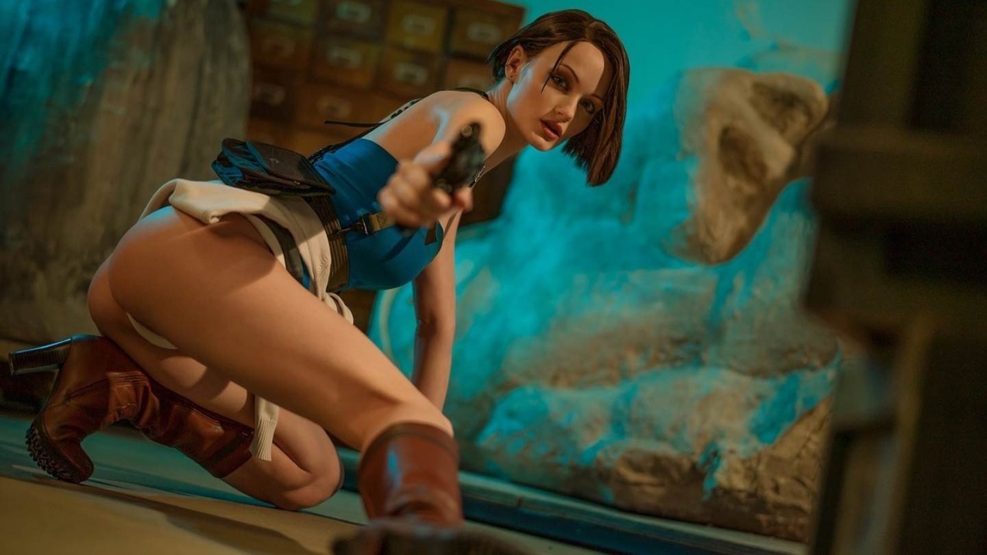 Косплей Джилл Валентайн из Resident Evil засветила трусики под юбкой