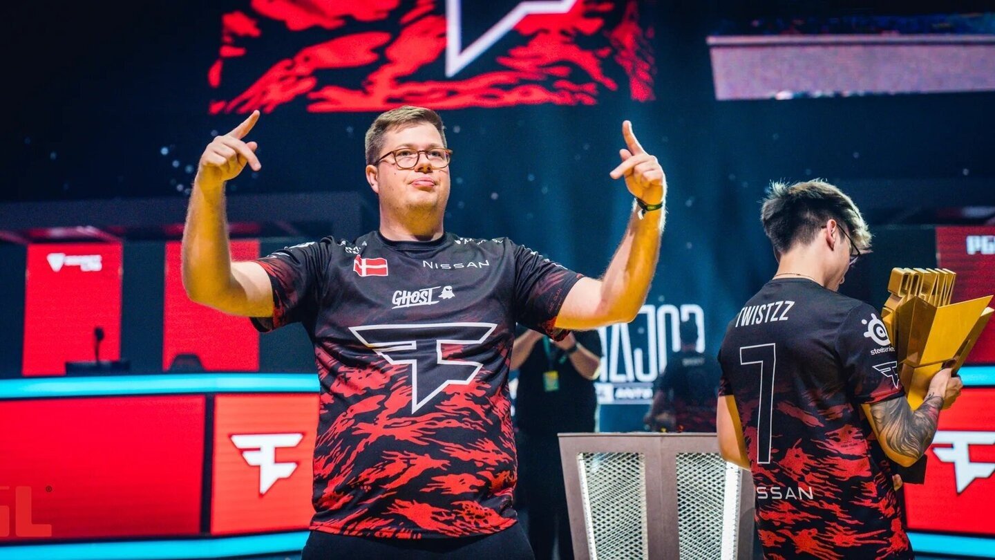 Прогноз на матч FaZe Clan против Team Liquid на BLAST Premier Fall Groups 2023