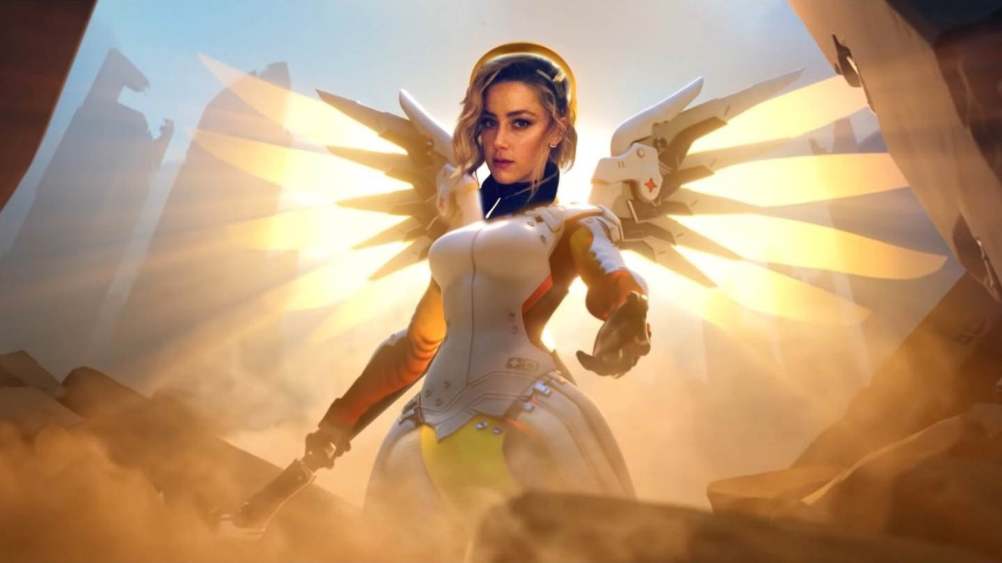 Илон Маск слил фото своей бывшей в сексуальном косплее Мерси из Overwatch
