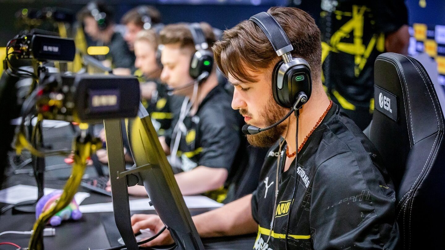 Прогноз на матч Apeks против Natus Vincere на ESL Pro League Season 18