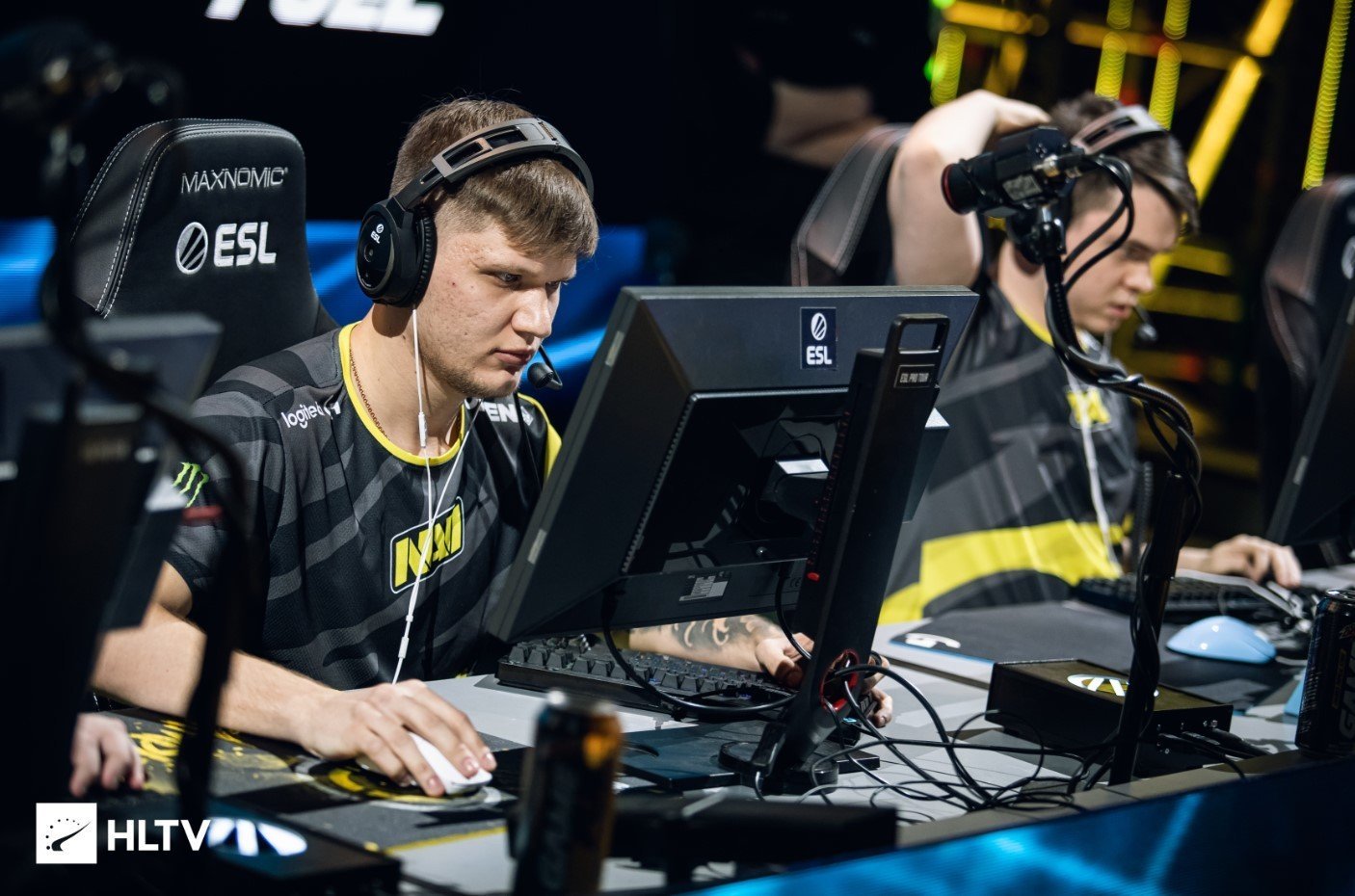 Расположение рук симпла кс. Navi Александр s1mple 2020. Симпл игрок нави. Киберспорт нави Симпл. S1mple 2021.