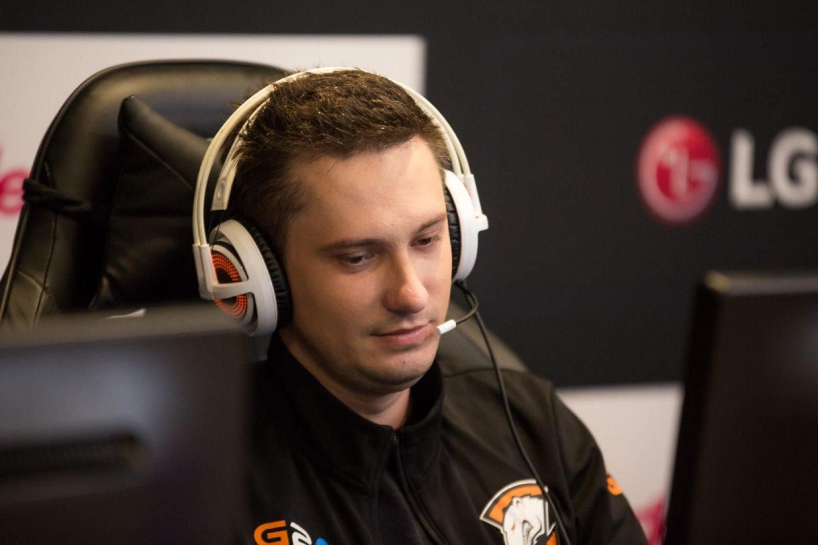 Virtuspro проиграла FlyToMoon на BEYOND EPICE EUCIS