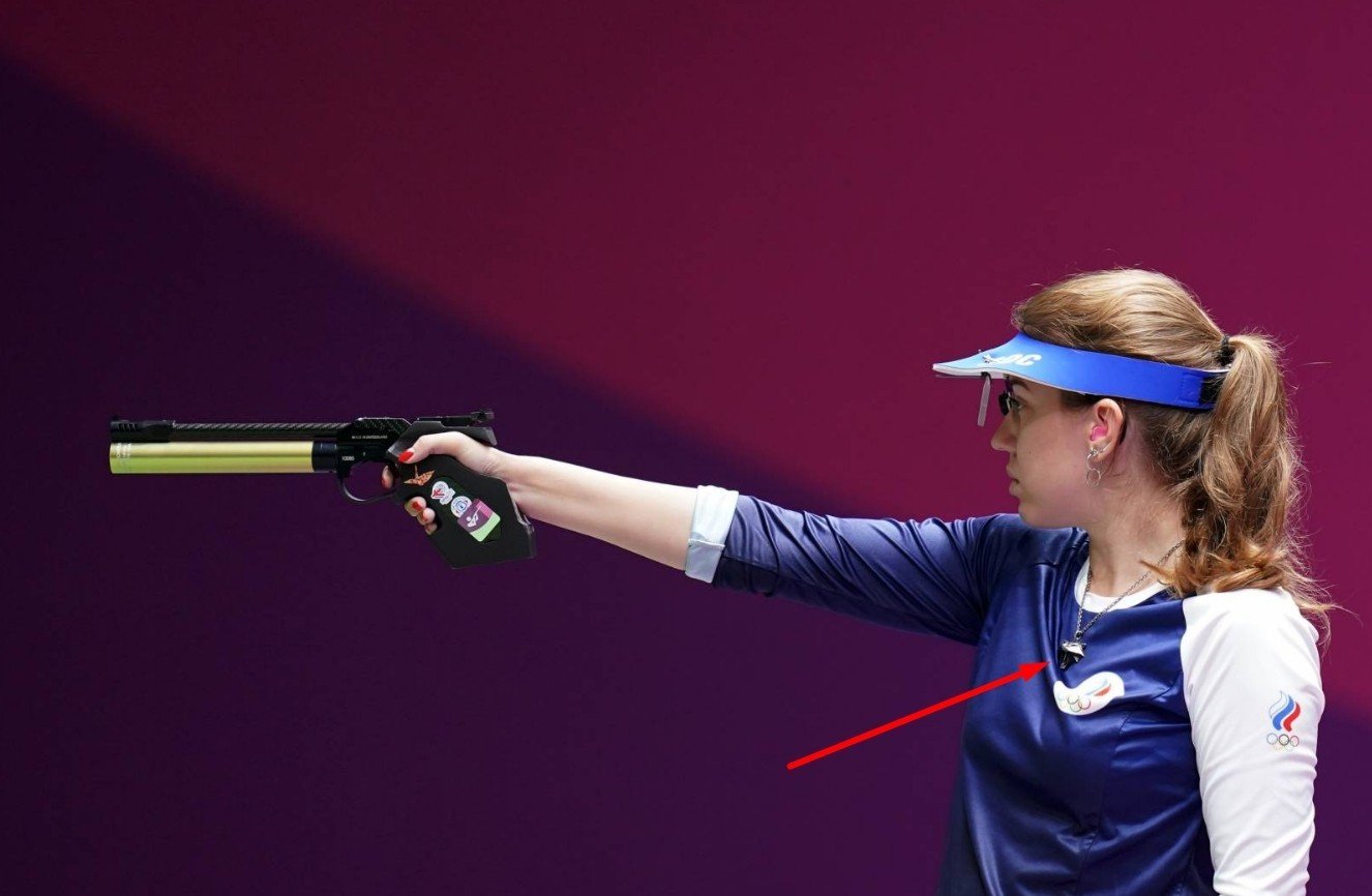 Олимпийская чемпионка Виталина Бацарашкина выступала с ведьмачьим медальоном на шее