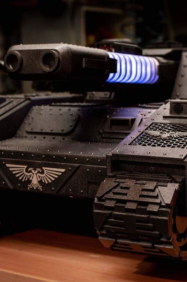 Российский дизайнер сделал корпус для компьютера в виде танка