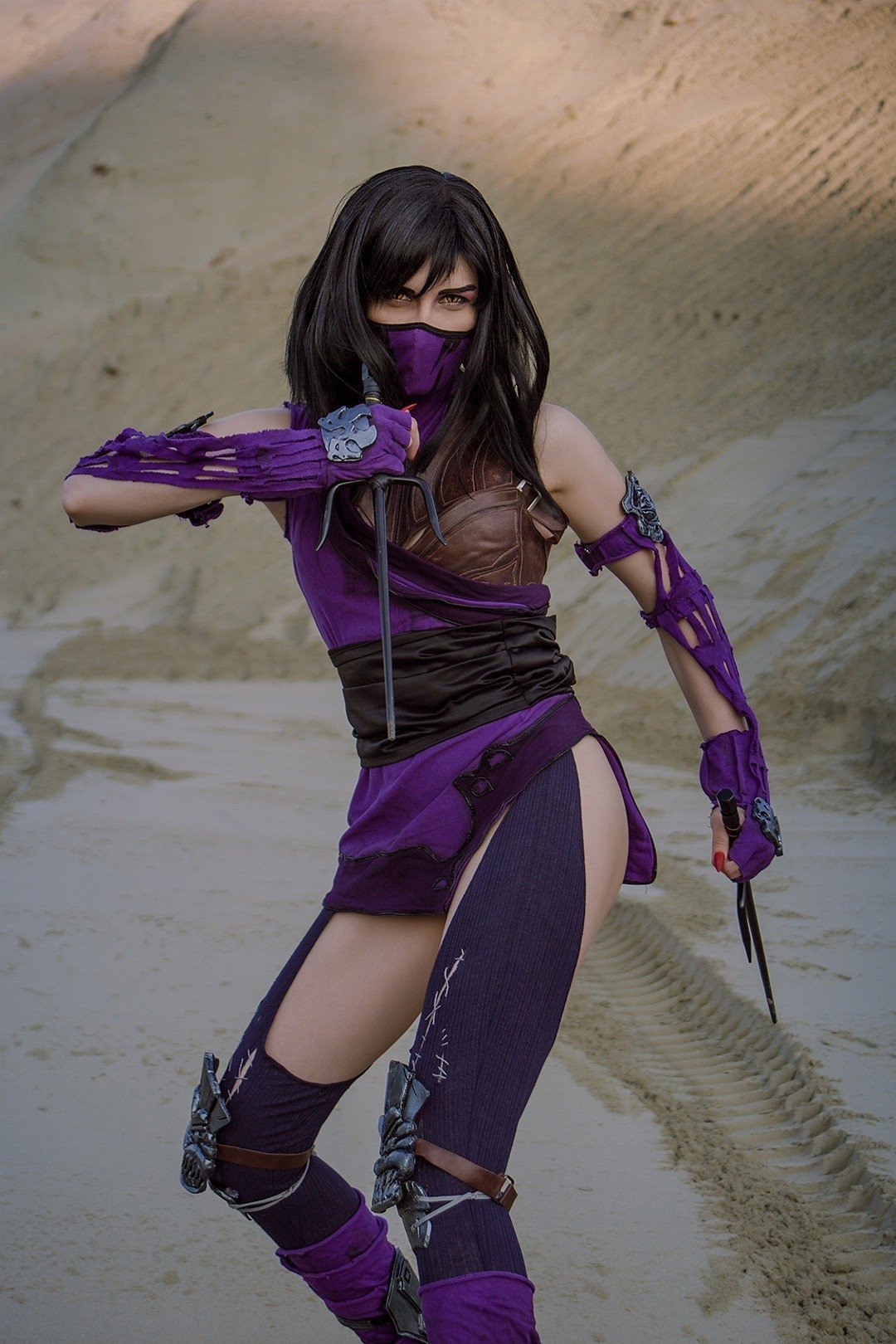 Опасная красавица Милина из Mortal Kombat косплей от Лизы Никитчук