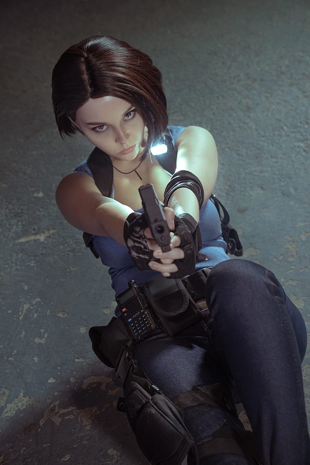 Косплей сексуальная Джилл Валентайн из Resident Evil 3 Remake с большим бюстом