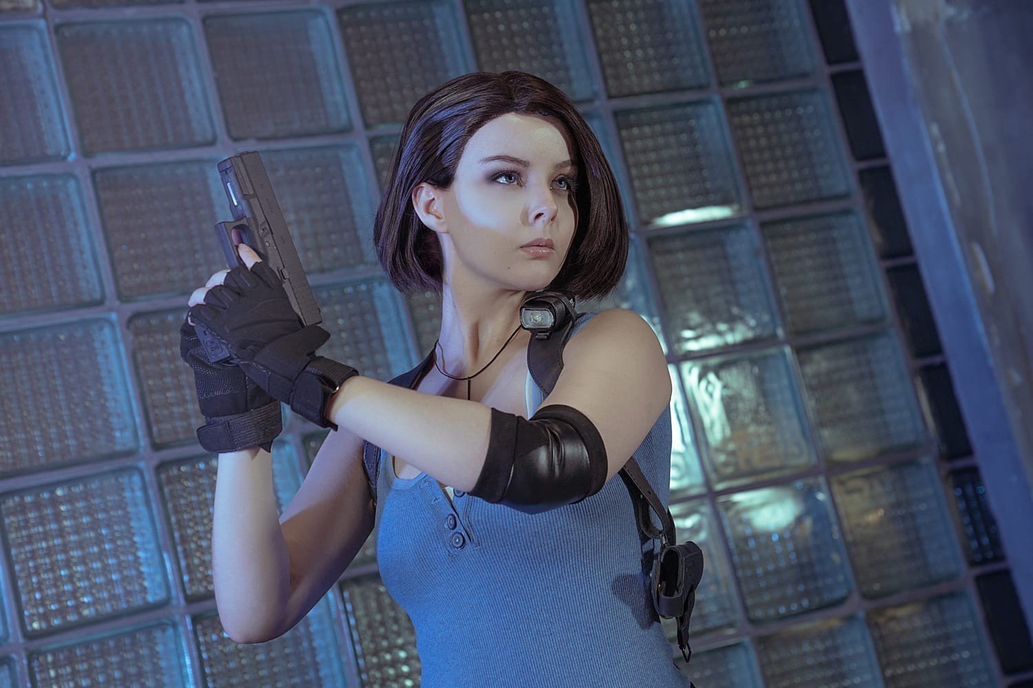 Косплей сексуальная Джилл Валентайн из Resident Evil 3 Remake с большим бюстом