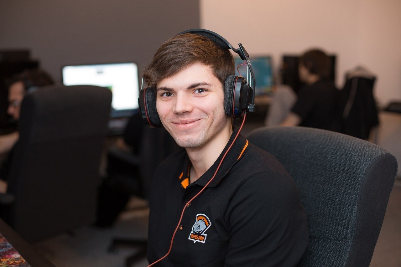 Noticed dota. Lil дота 2. Dota 2 игроки. Lil Virtus Pro. Илья дота 2.