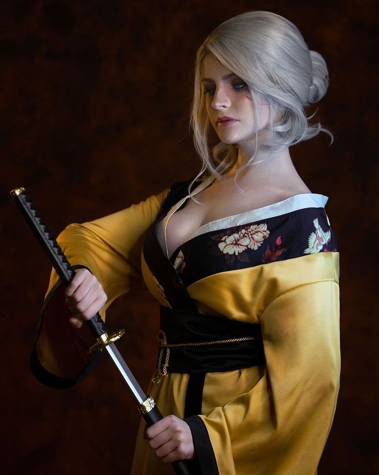 Стримерша сделала косплей Цири в кимоно авторы Ведьмака 3 это одобрили