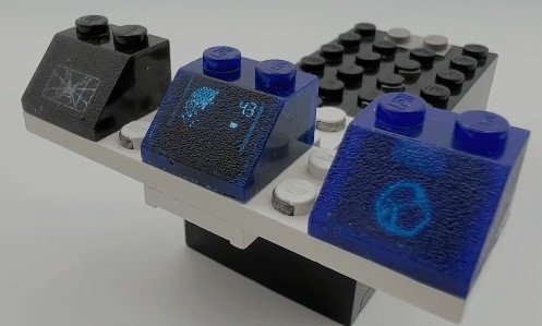 Инженер создал крошечный компьютер в кубике Lego и запустил на нем Doom