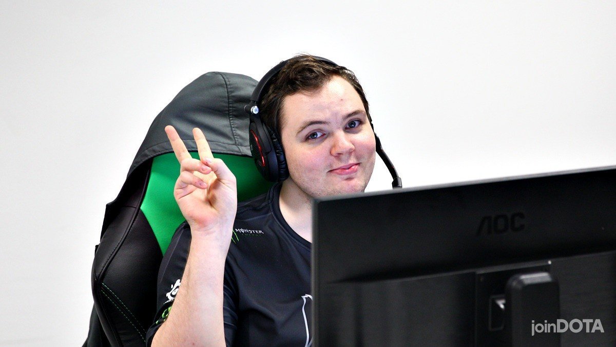 AdmiralBulldog заранее поздравил Team Secret с победой в грандфинале OGA Dota PIT S3 со счётом 30