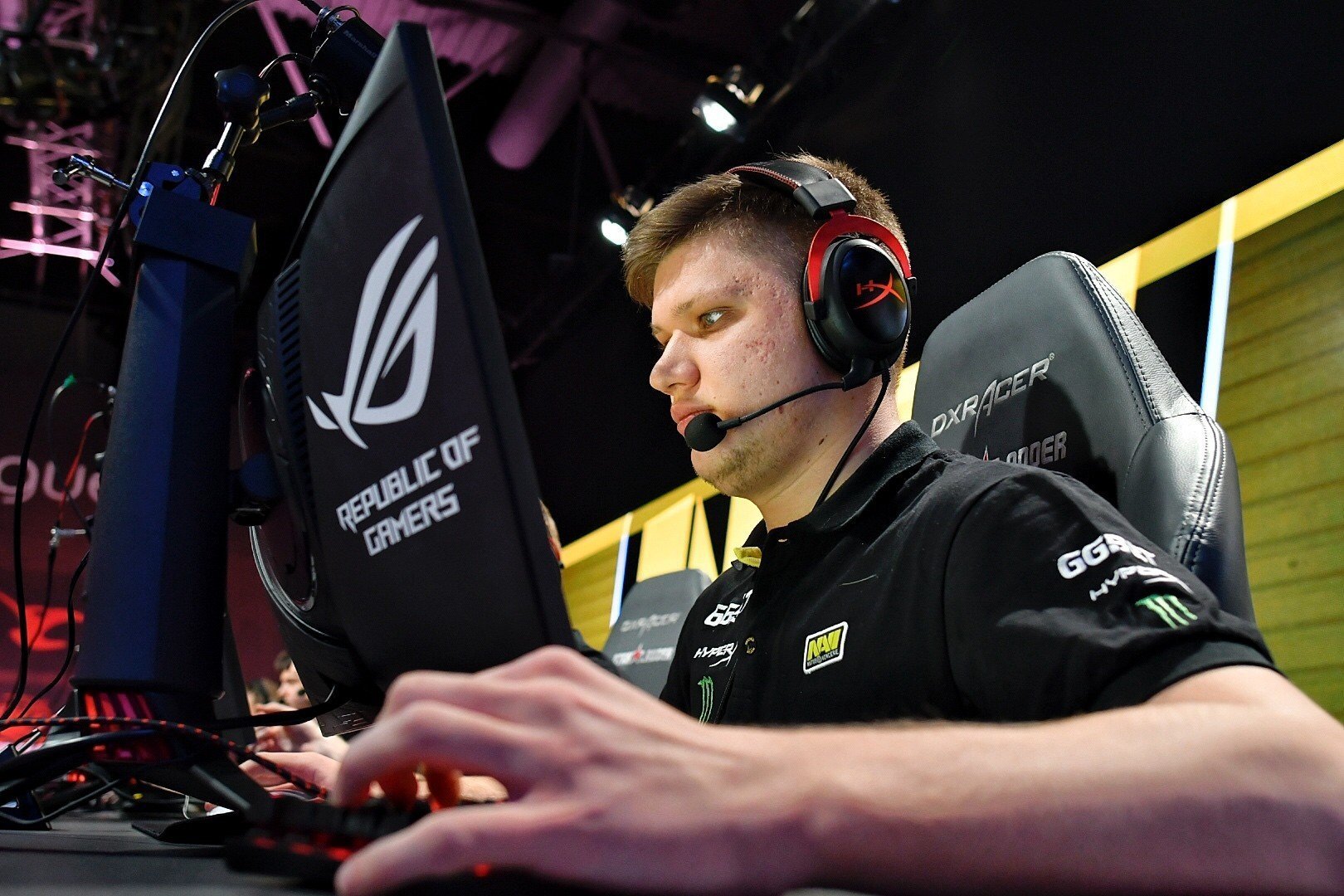 Симпл на данный момент. S1mple CSGO. S1mple подстригся 2023. Симпл 2018 КС го. S1mple 2013.