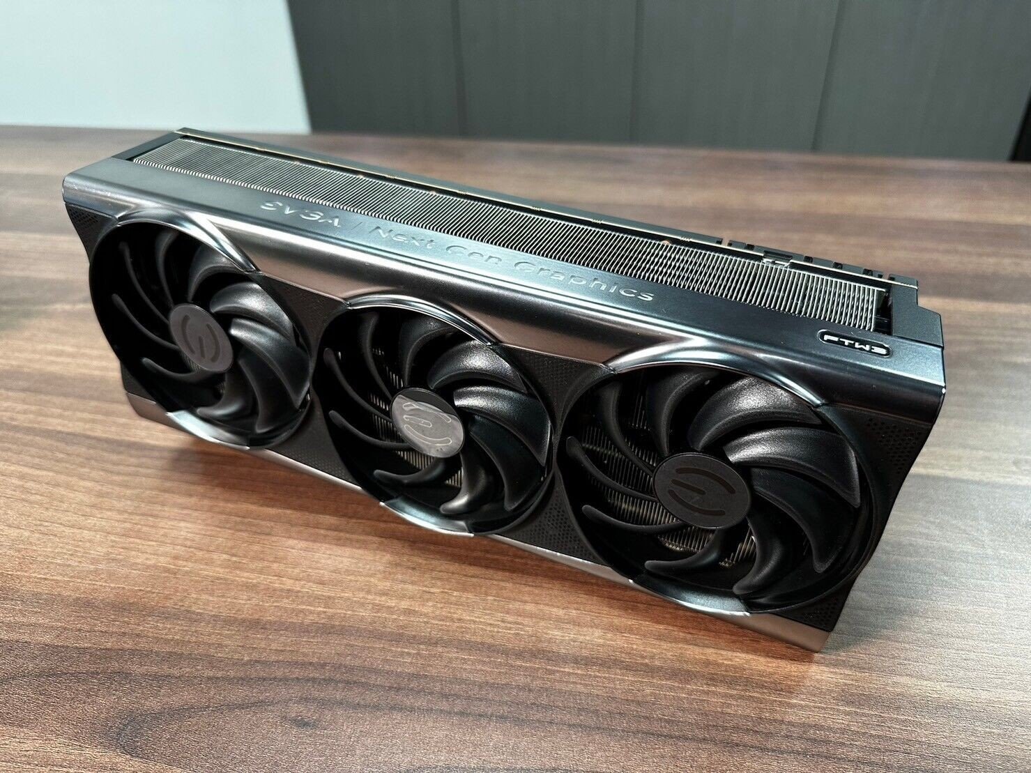 Образец видеокарты RTX 4090 FTW3 от EVGA