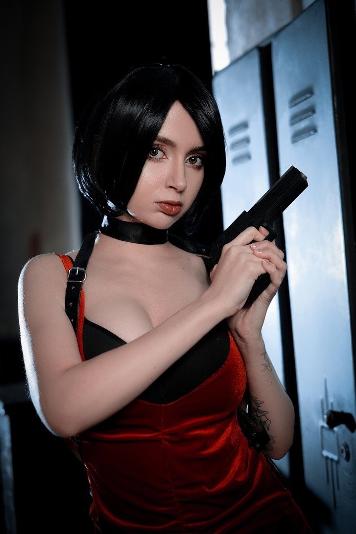 Россиянка предстала в образе Ады Вонг из Resident Evil 2 с роскошным декольте