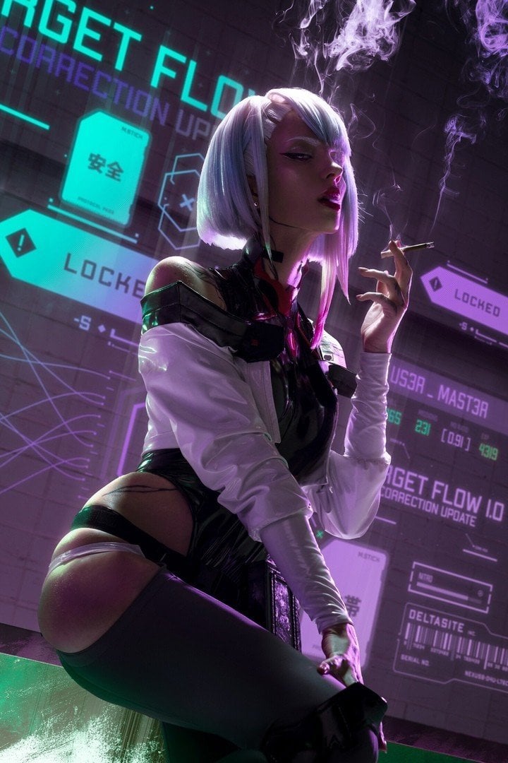 Косплеерша Xenon обнажила шикарную грудь в образе Люси из Cyberpunk Edgerunners