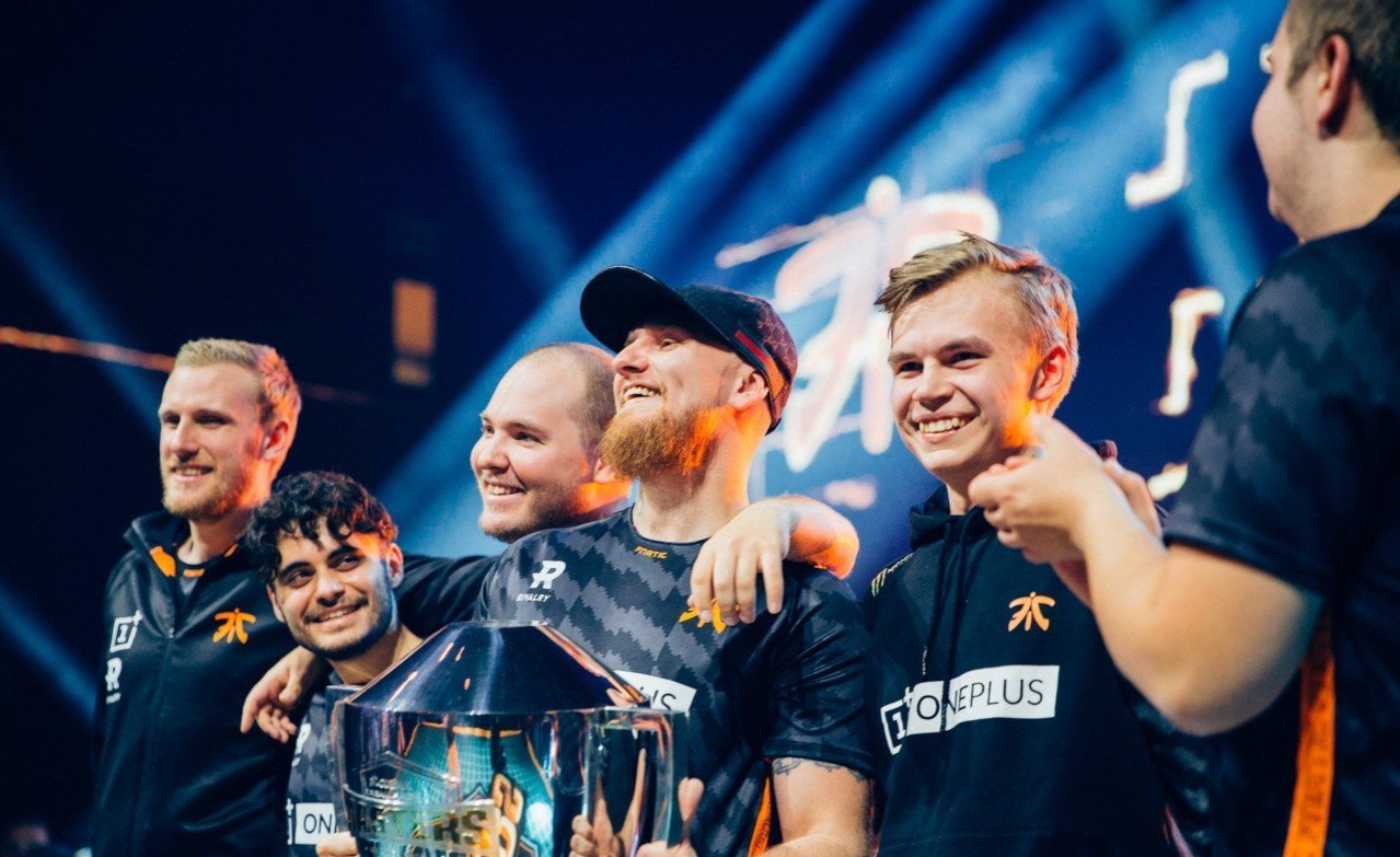 Fnatic представила обновленный комплект формы