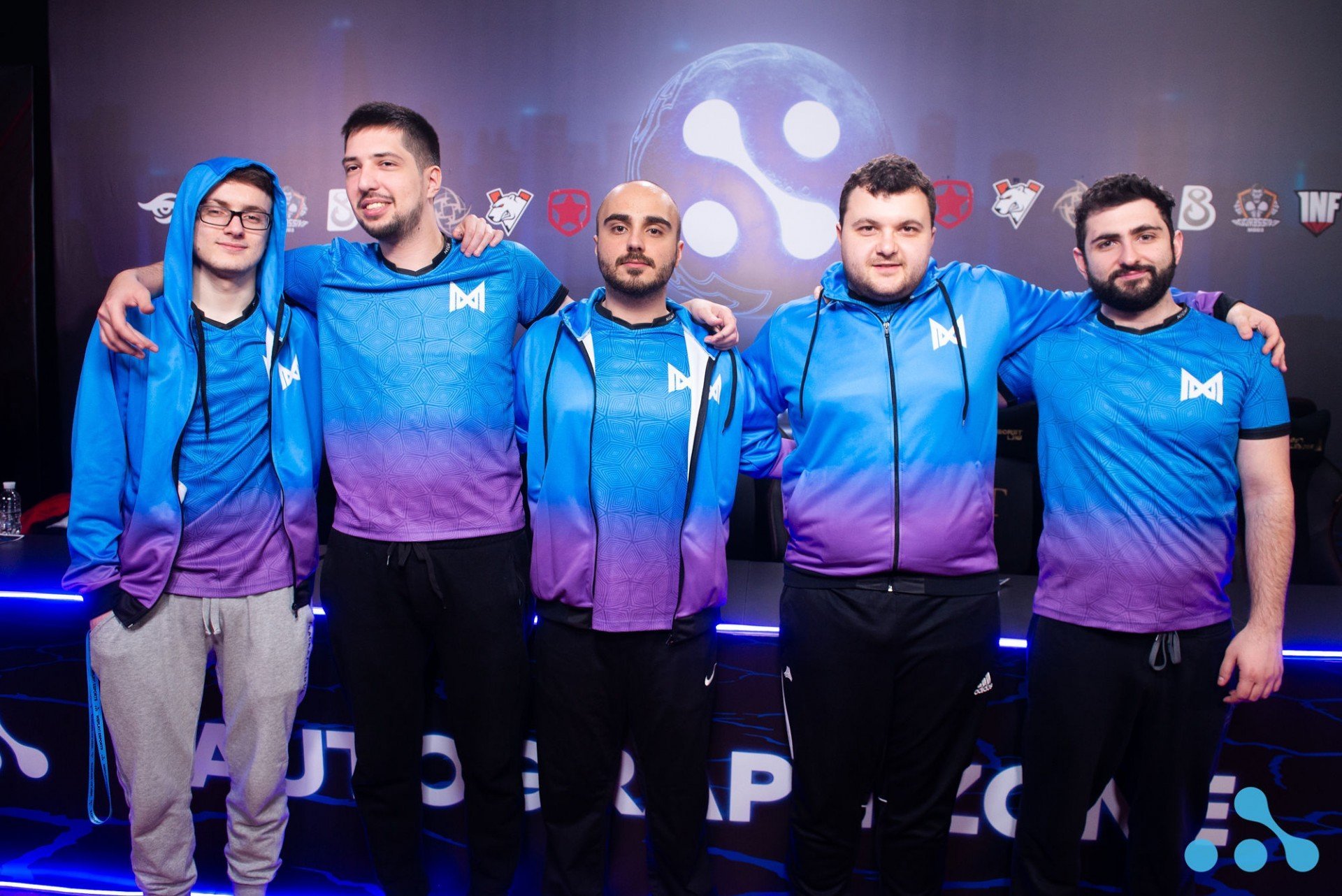 Gg liquid dota. Kuroky дота 2. Yellow Submarine Dota 2 состав. Kuroky молодой. Epic League.