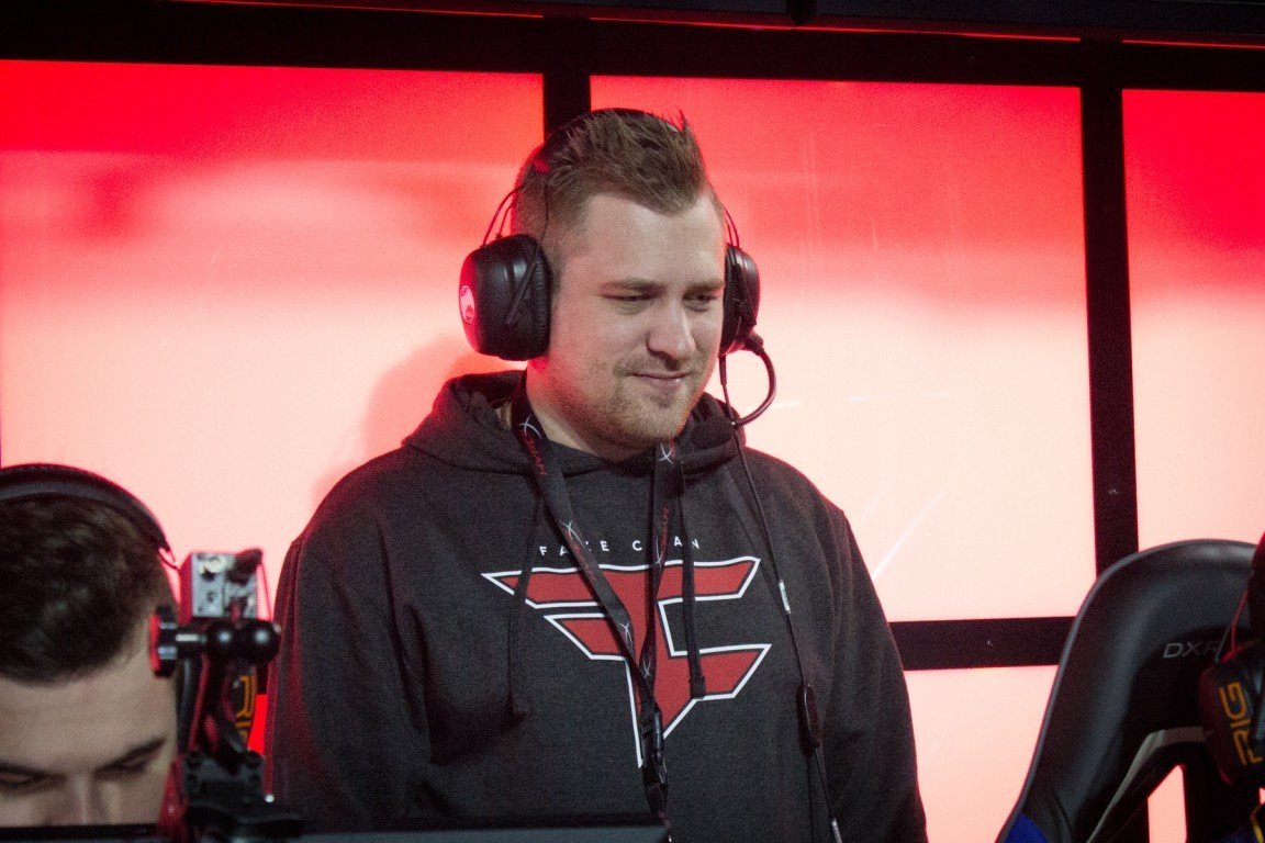 Ещё 1 у FaZe Clan RobbaN ушёл с поста тренера