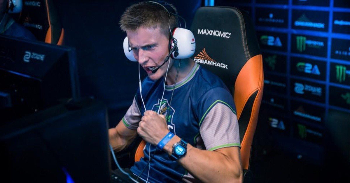 Игрок OG по CSGO сделал 15 убийств в смок за матч