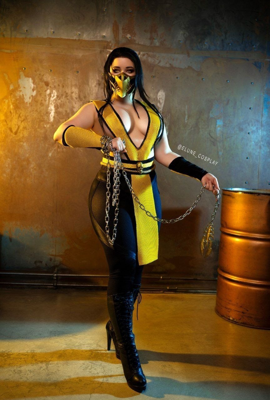 Сочная модель показала косплей на женскую версию Скорпиона из Mortal Kombat