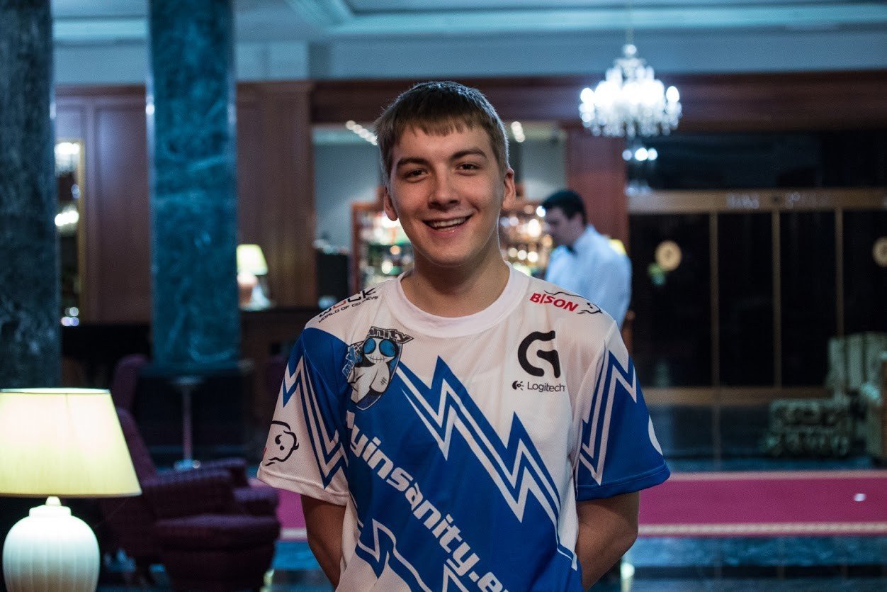 Стендин Quincy Crew летел одним рейсом с LeBronDota