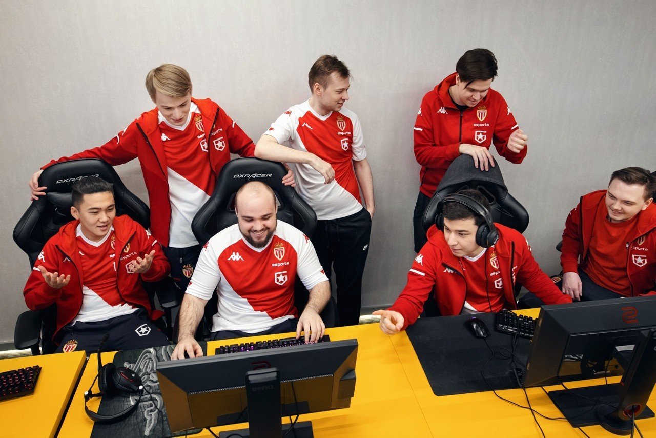 Monaco Gambit за час разгромила T1 в первой серии мэйджора