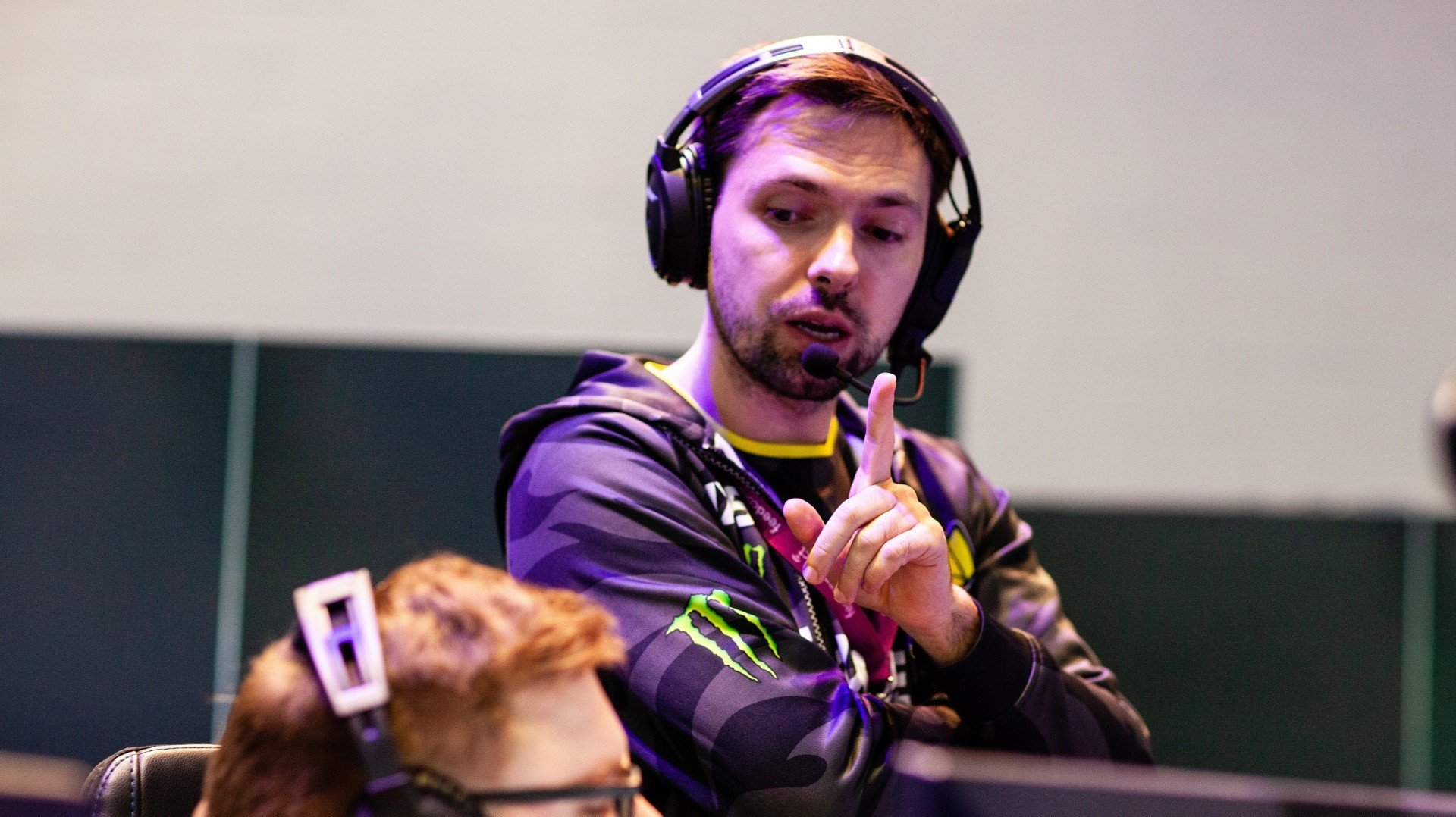 Тренер NAVI заявил что команда продолжит выступать ростером из 6 игроков