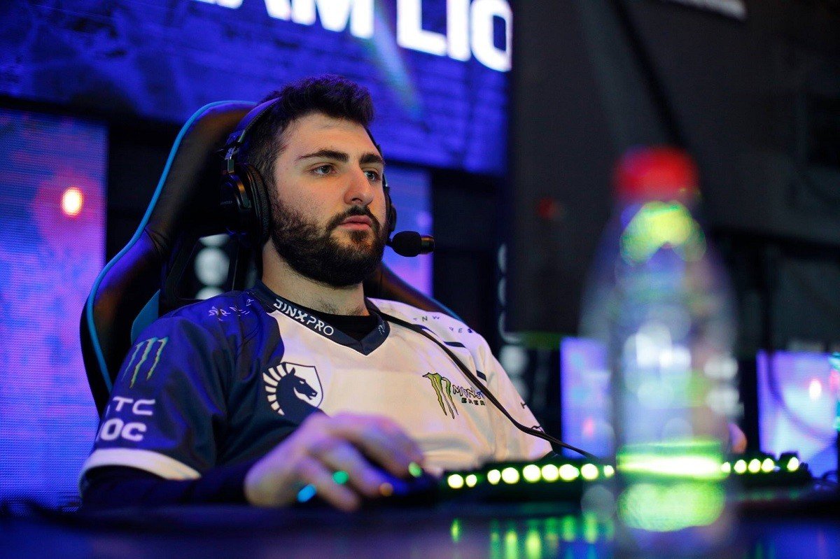 GH Уже 6 лет мое расписание на день  это еда душ спортзал и Dota 2