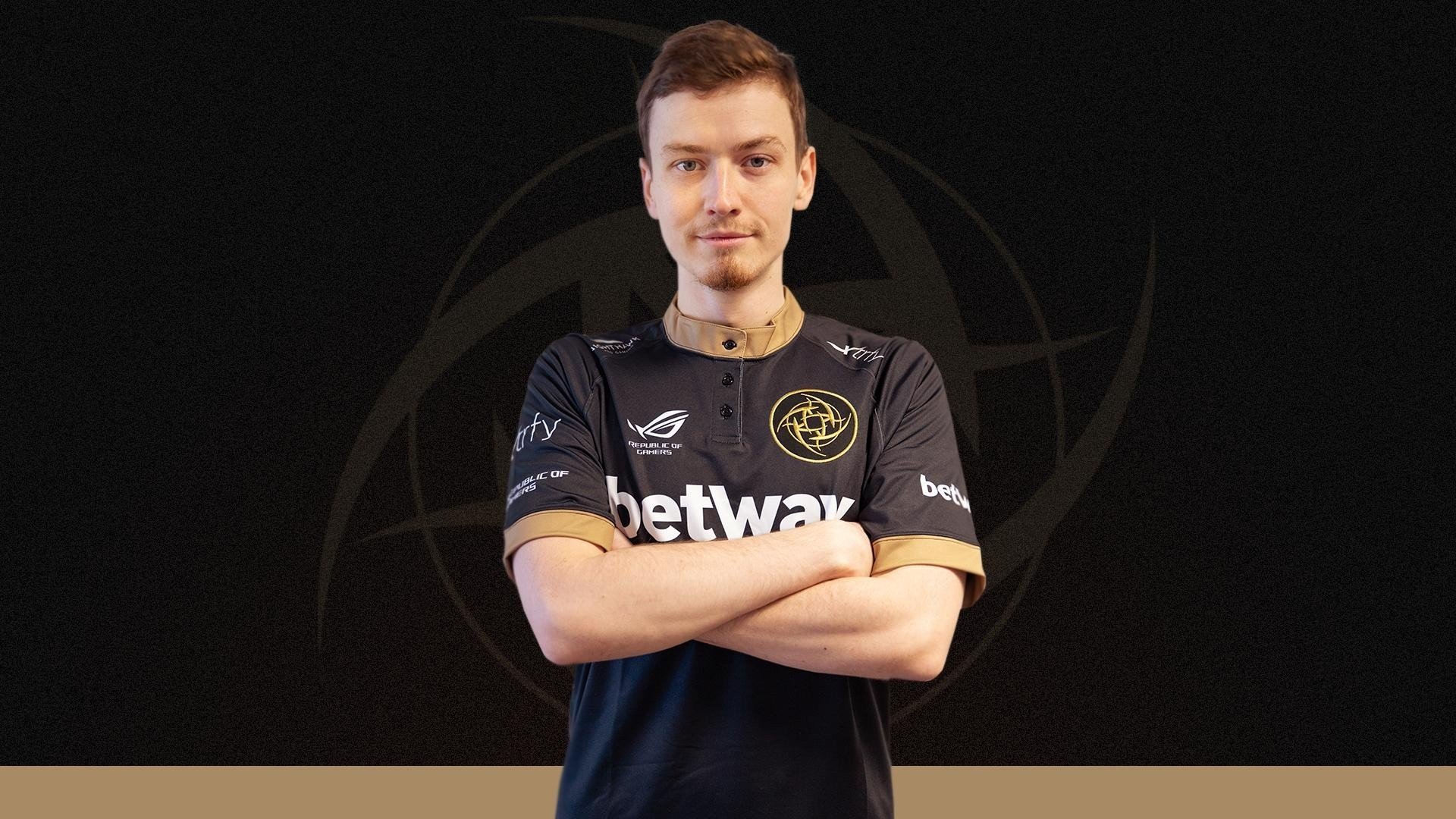 Twist и EspiranTo вошли в новый состав MANS NOT HOT
