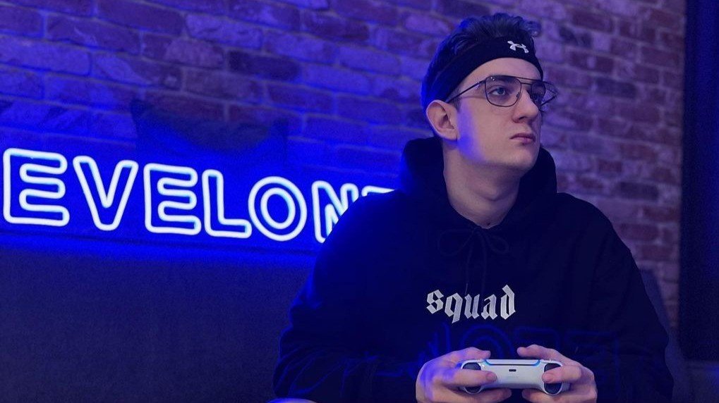 Игроки NAVI Junior выиграли турнир 2х2 по CSGO от Evelone
