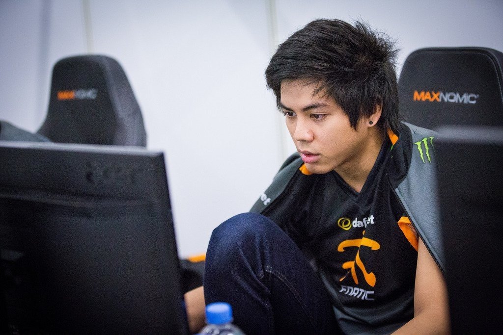 Fnatic вышли в следующий раунд отборочных к The International