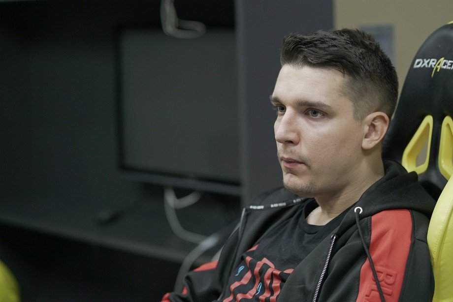 Минус три  NAVI расстались с тренером и двумя игроками по Dota 2