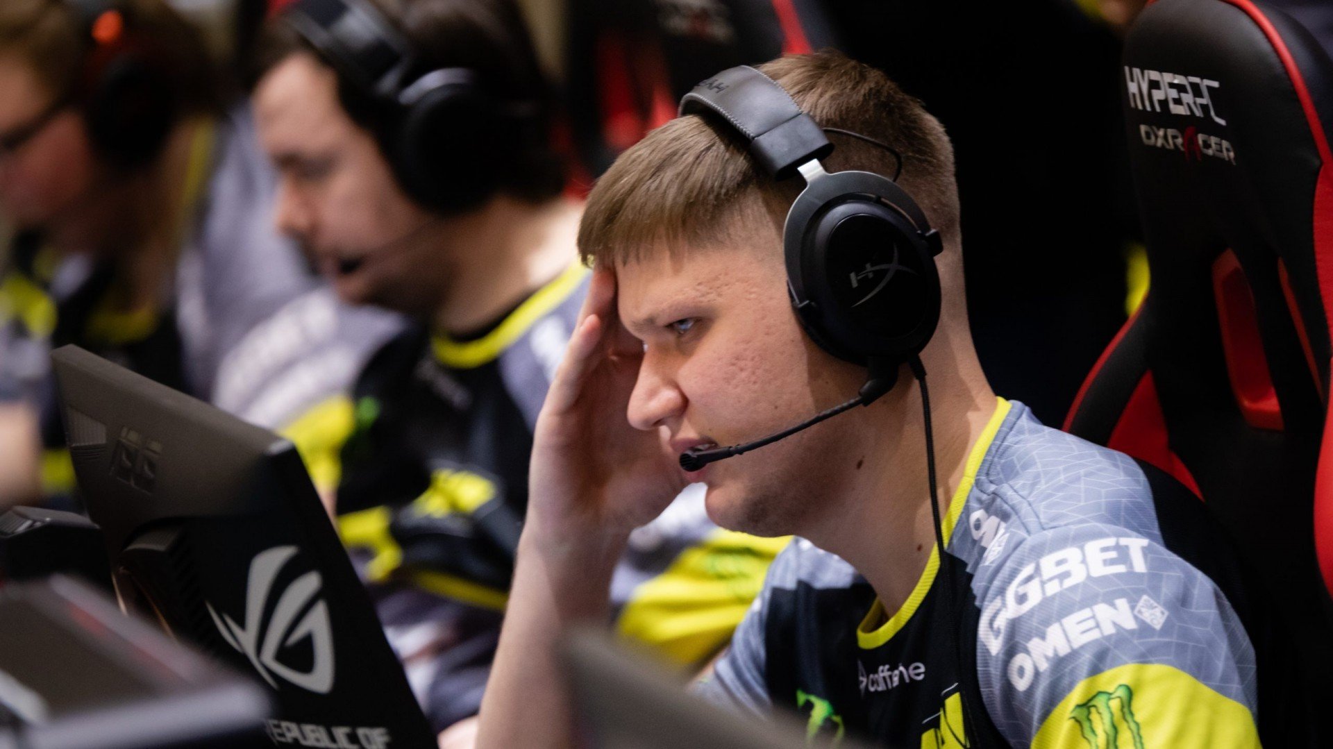Один из лучших игроков по CSGO проиграл в рулетке скины на 600 тысяч рублей В это время он был пьян