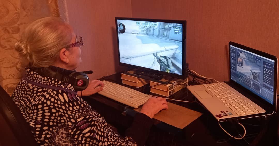 72летняя стримерша собрала 300 тысяч на оплату кредита  ей помогли Evelone и Buster