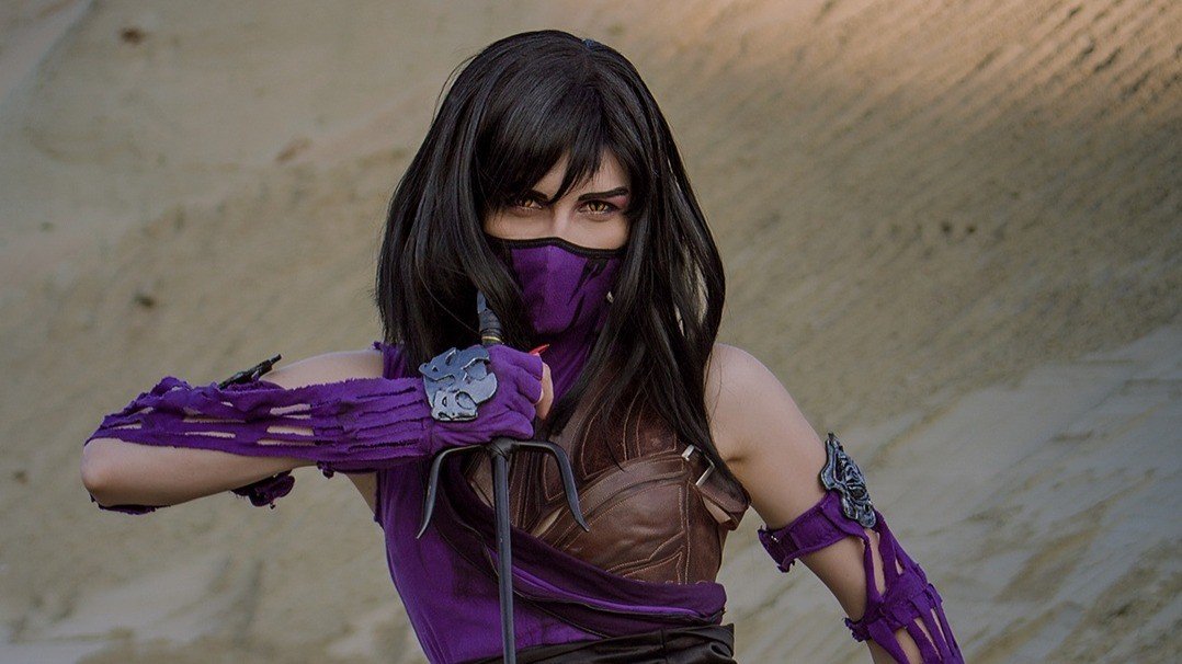 Опасная красавица Милина из Mortal Kombat косплей от Лизы Никитчук