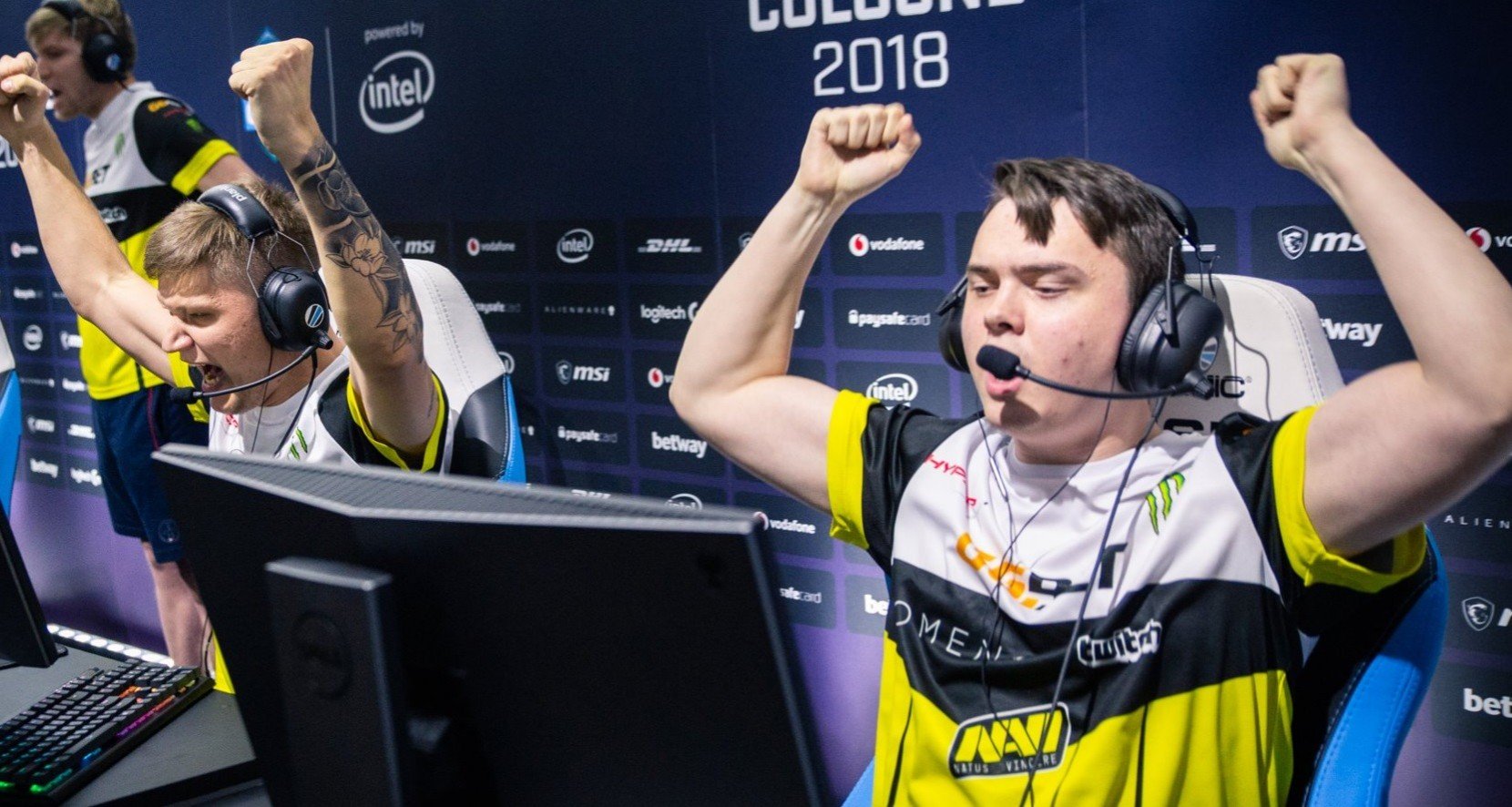 Natus Vincere победила Team Spirit и вышла в плей-офф IEM Fall 2021 CIS  с первого места