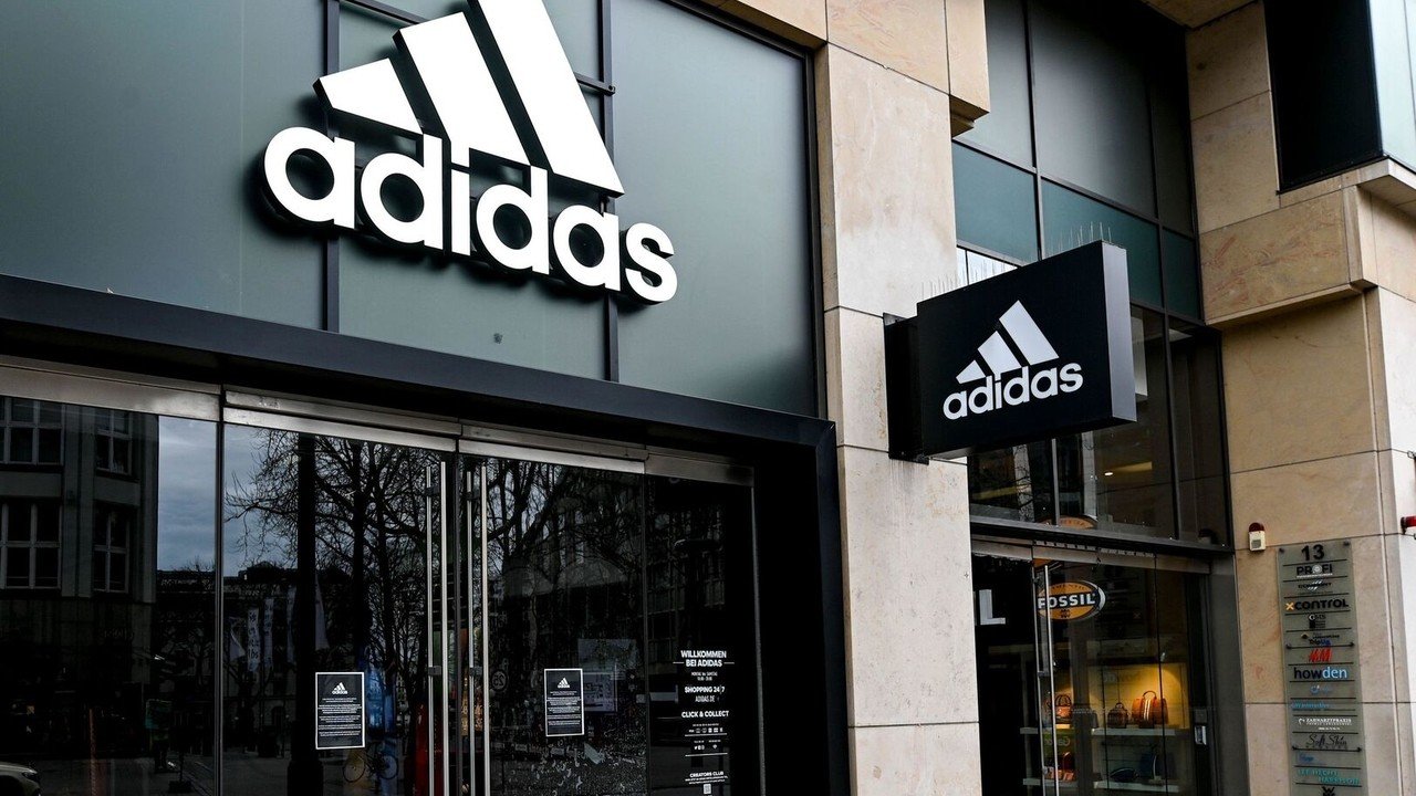 Adidas вернется в Россию уже в декабре но цены разочаруют многих