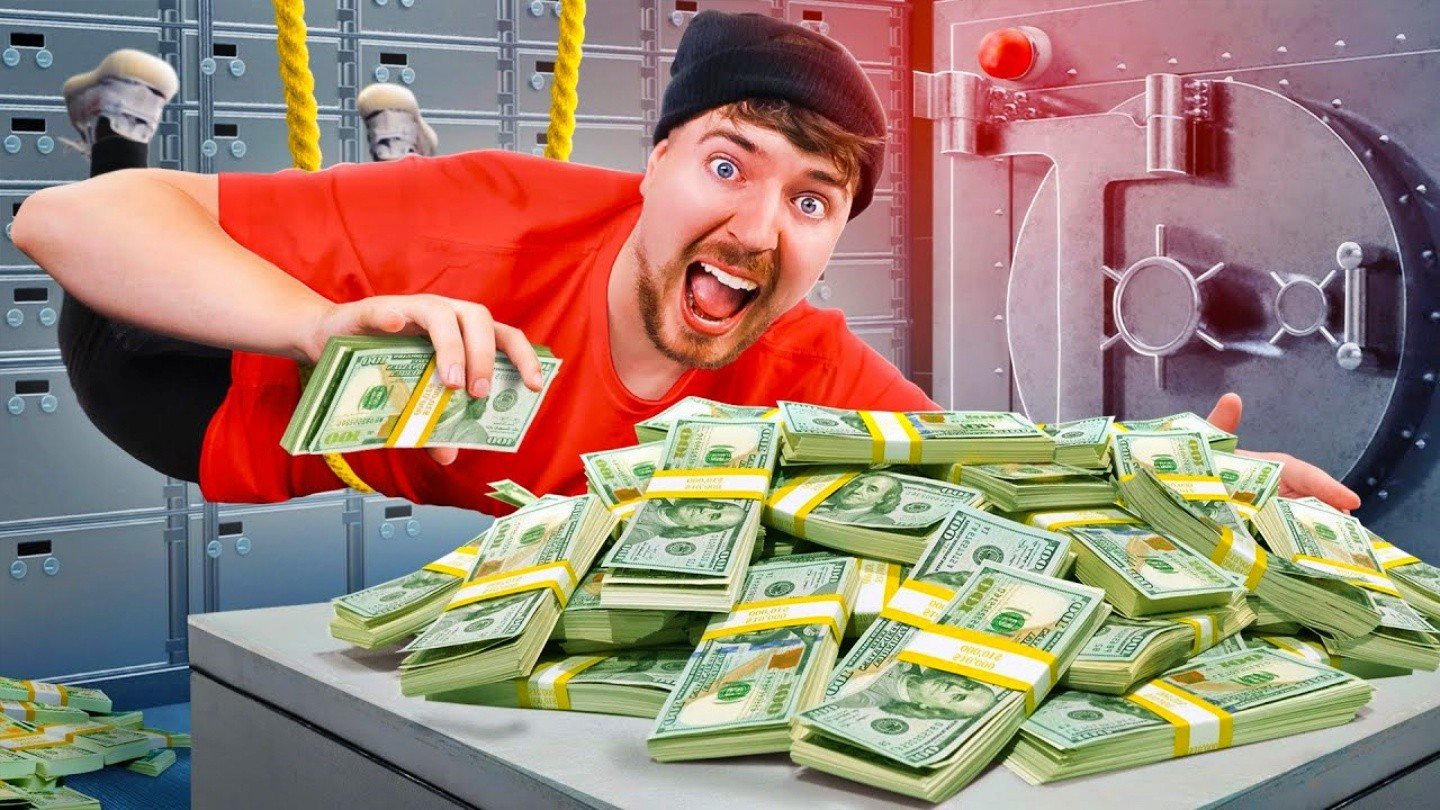 Сайт где люди дают деньги. Банк деньги. MRBEAST деньги. А4 грабит банк.