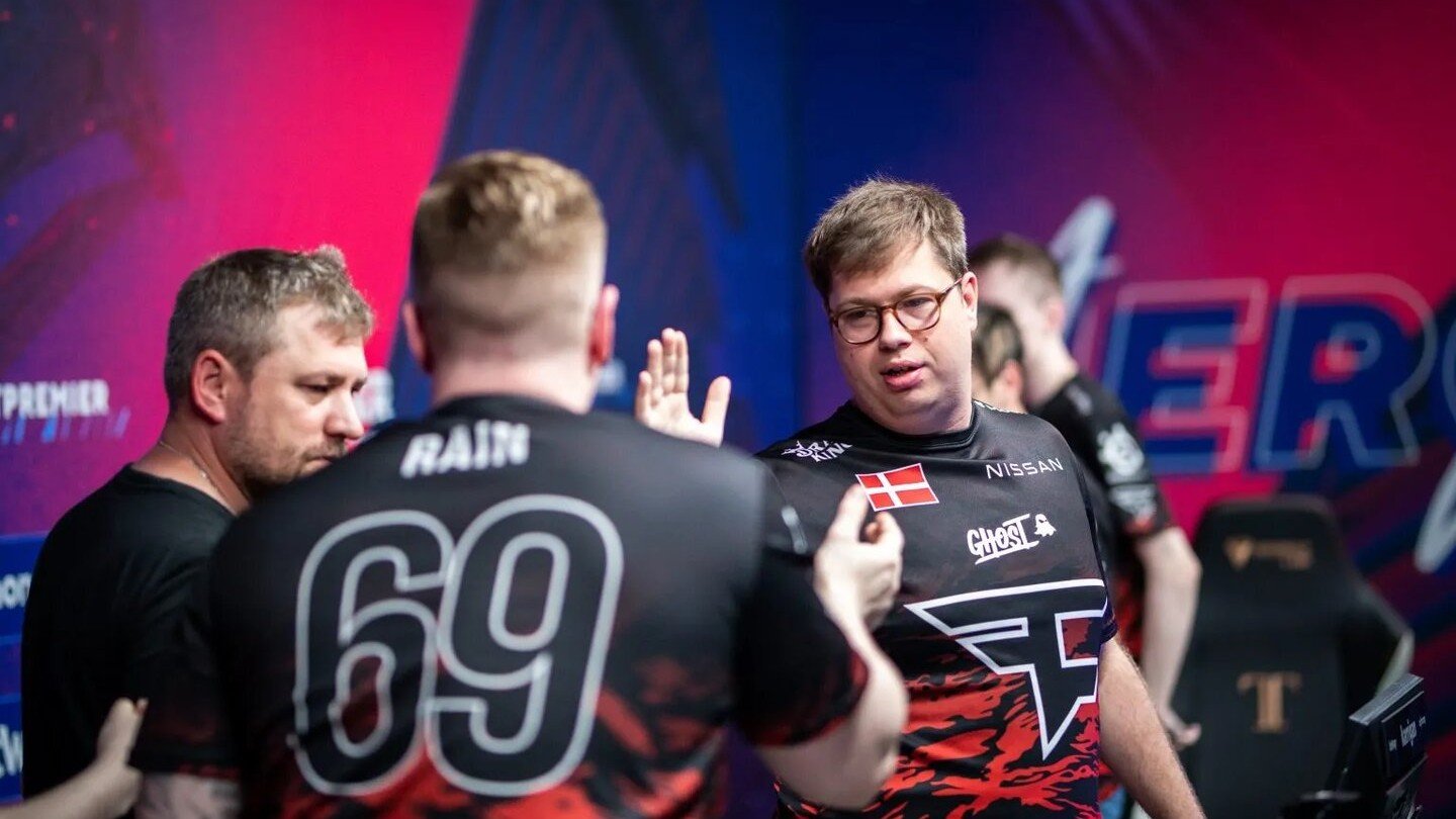 Кто тренирует faze clan. FAZE Clan 2022. Нави FAZE Clan. Karrigan CS go. FAZE Clan Kerrigan.